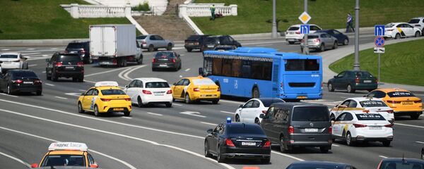 Автомобильное движение на Боровицкой площади в Москве - Sputnik Таджикистан