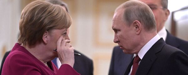  Президент РФ Владимир Путин и федеральный канцлер Германии Ангела Меркель - Sputnik Таджикистан