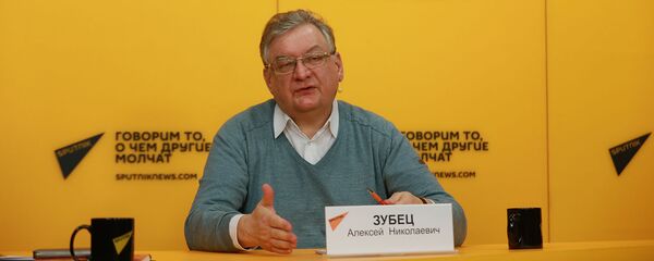 Доктор экономических наук, директор Института социально-экономических исследований Финансового университета при правительстве РФ Алексей Зубец Доктор экономических наук, директор Института социально-экономических исследований Финансового университета при правительстве РФ Алексей Зубец - Sputnik Таджикистан