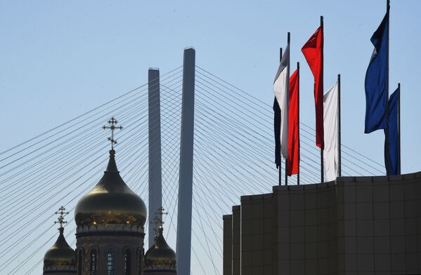 Флаги на центральной площади во Владивостоке - Sputnik Таджикистан