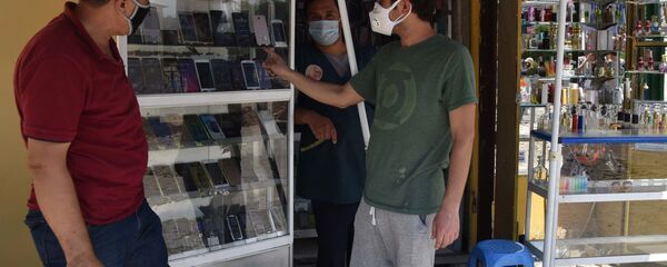 Покупатели на рынке Коврон в Душанбе - Sputnik Тоҷикистон