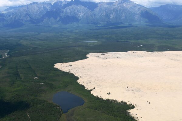 Урочище Чарские пески - песчаная пустыня размером примерно 10 км на 5 км в Забайкальском крае - Sputnik Таджикистан