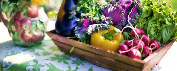 Свежие овощи на столе - Sputnik Таджикистан