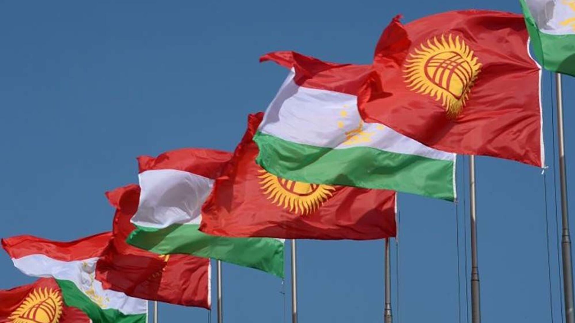 Флаги Таджикистана и Кыргызстана - Sputnik Таджикистан, 1920, 15.11.2022