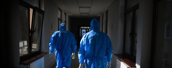 Врачи в госпитале для лечения больных COVID-19, архивное фото - Sputnik Тоҷикистон