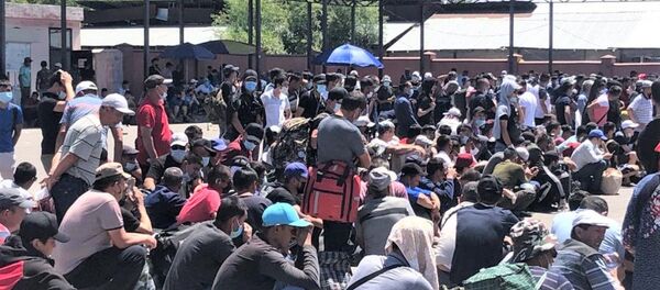 Мигранты на границе Казахстана - Sputnik Тоҷикистон