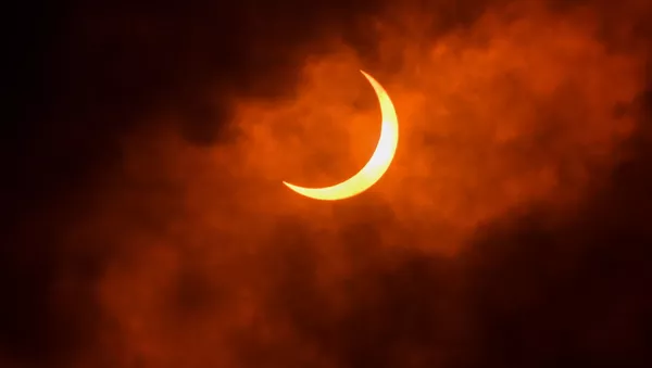 Частичное солнечное затмение в Нью-Дели - Sputnik Тоҷикистон