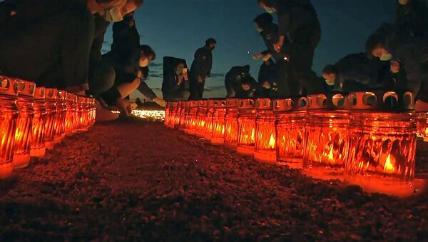 Тысячи свечей в память о жертвах войны - Sputnik Таджикистан
