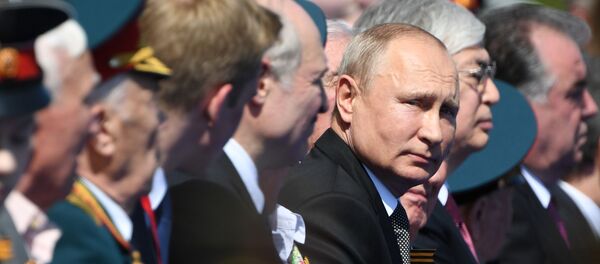 Президент РФ В. Путин принял участие в военном параде в ознаменование 75-летия Победы в Великой Отечественной войне - Sputnik Тоҷикистон
