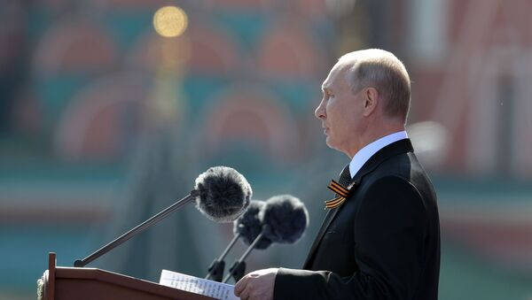 Президент РФ В. Путин принял участие в военном параде в ознаменование 75-летия Победы - Sputnik Таджикистан