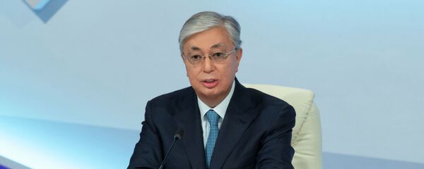 Президент Казахстана Касым-Жомарт Токаев на открытии фронт-офиса волонтеров Birgemiz Президент Казахстана Касым-Жомарт Токаев на открытии фронт-офиса волонтеров Birgemiz - Sputnik Таджикистан
