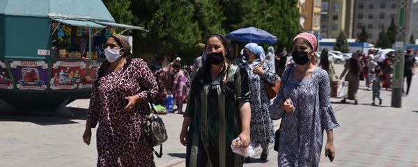 Люди в масках в городе - Sputnik Тоҷикистон