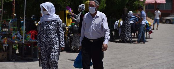 Люди в масках в городе - Sputnik Тоҷикистон