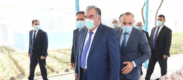 Президент Таджикистана Эмомали Рахмон совершает рабочую поездку в Согдийскую область - Sputnik Таджикистан