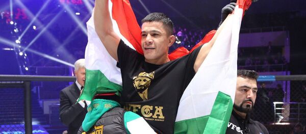 АЗАМ ГАФОРОВ: драка в деревне, предложение от UFC, таджикские фанаты - Sputnik Таджикистан