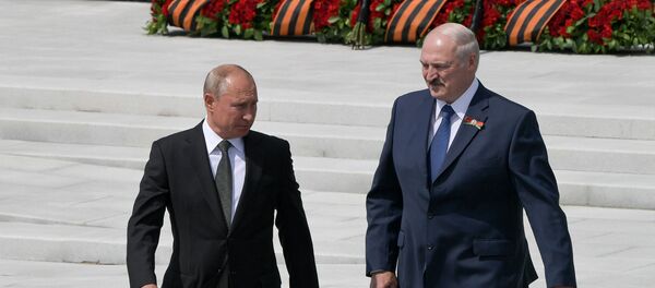 Президент РФ В. Путин и президент Беларуси А. Лукашенко открыли Ржевский мемориал Советскому солдату - Sputnik Таджикистан