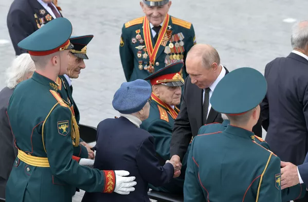 Президент РФ В. Путин и президент Белоруссии А. Лукашенко открыли Ржевский мемориал Советскому солдату - Sputnik Тоҷикистон