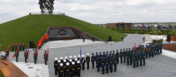 Президент РФ В. Путин и президент Белоруссии А. Лукашенко открыли Ржевский мемориал Советскому солдату Президент РФ В. Путин и президент Белоруссии А. Лукашенко открыли Ржевский мемориал Советскому солдату - Sputnik Таджикистан