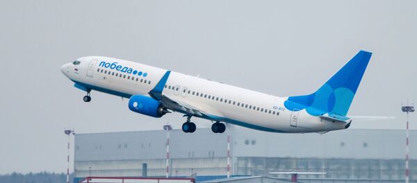 Самолет бюджетной авиакомпании Победа в аэропорту Внуково - Sputnik Таджикистан