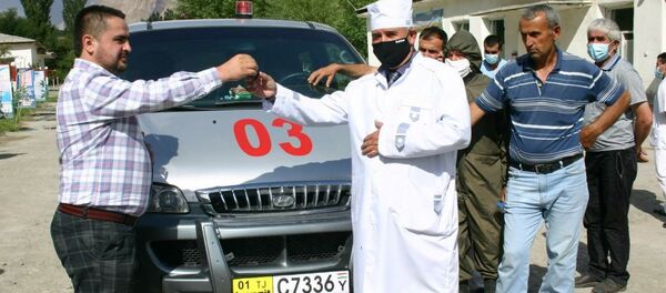 Жители Ванджского района подарили ройонной больнице машину скорой помощи - Sputnik Тоҷикистон