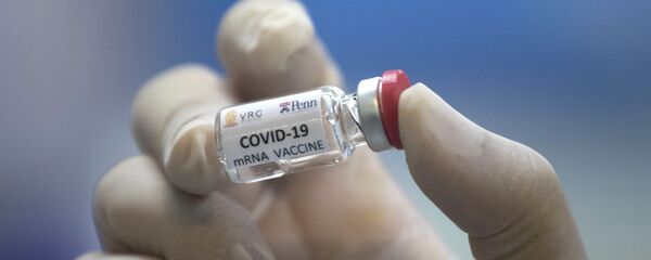 Вакцина от COVID-19 во время тестирования в исследовательском центре вакцин - Sputnik Таджикистан